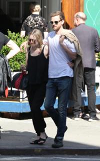 Dakota Fanning feet photo thumbnail