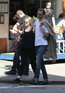 Dakota Fanning feet photo thumbnail