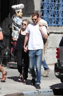 Dakota Fanning feet photo thumbnail