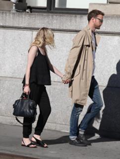 Dakota Fanning feet photo thumbnail