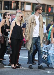 Dakota Fanning feet photo thumbnail