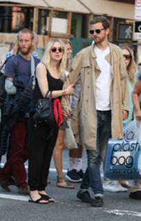 Dakota Fanning feet photo thumbnail