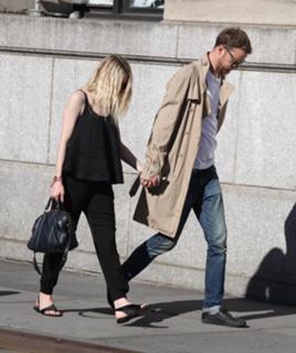 Dakota Fanning feet photo thumbnail