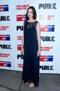 Anne Hathaway feet photo thumbnail