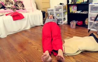 Colleen Ballinger feet photo thumbnail