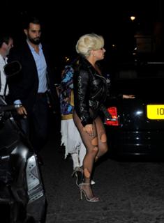 Lady Gaga feet photo thumbnail