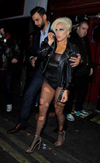 Lady Gaga feet photo thumbnail