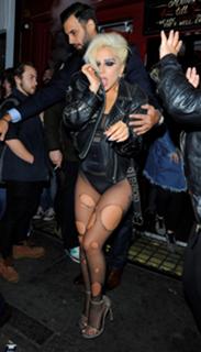 Lady Gaga feet photo thumbnail