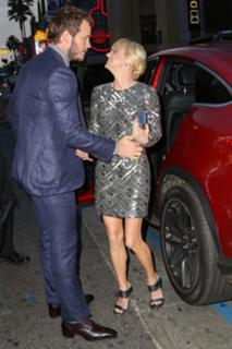 Anna Faris feet photo thumbnail