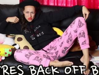 Colleen Ballinger feet photo thumbnail