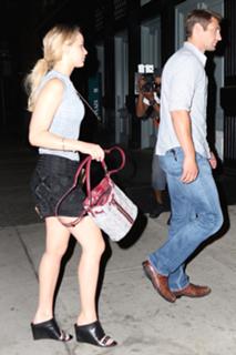 Jennifer Lawrence feet photo thumbnail