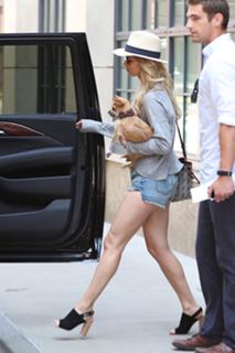 Jennifer Lawrence feet photo thumbnail