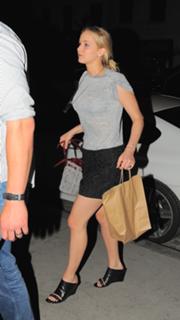 Jennifer Lawrence feet photo thumbnail
