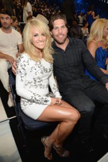 Carrie Underwood feet photo thumbnail