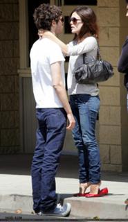 Rachel Bilson feet photo thumbnail