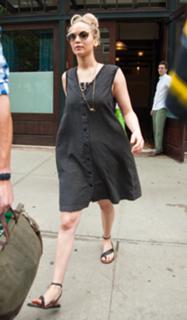 Jennifer Lawrence feet photo thumbnail