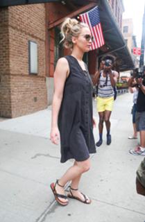 Jennifer Lawrence feet photo thumbnail