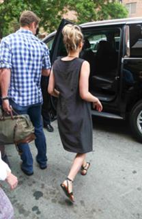 Jennifer Lawrence feet photo thumbnail