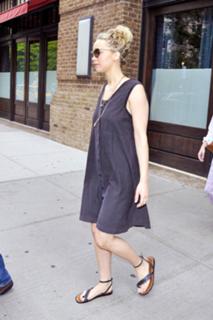 Jennifer Lawrence feet photo thumbnail