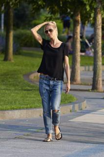 Heidi Klum feet photo thumbnail