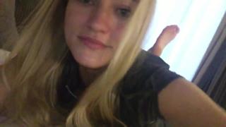 Justine Ezarik feet photo thumbnail