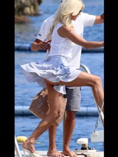 Victoria Silvstedt feet photo thumbnail