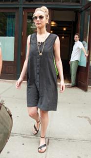 Jennifer Lawrence feet photo thumbnail