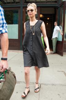 Jennifer Lawrence feet photo thumbnail