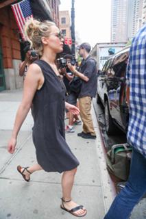 Jennifer Lawrence feet photo thumbnail