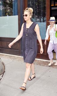 Jennifer Lawrence feet photo thumbnail