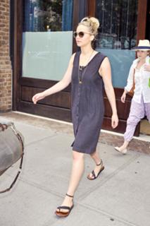 Jennifer Lawrence feet photo thumbnail