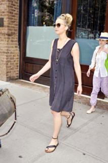 Jennifer Lawrence feet photo thumbnail
