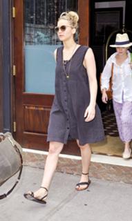 Jennifer Lawrence feet photo thumbnail
