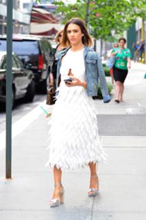 Jessica Alba feet photo thumbnail