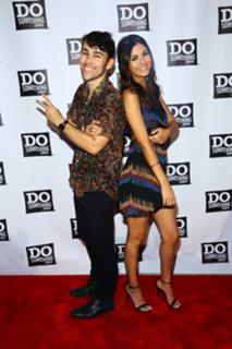 Victoria Justice feet photo thumbnail