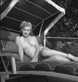 Marilyn Monroe feet photo thumbnail
