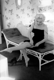 Marilyn Monroe feet photo thumbnail