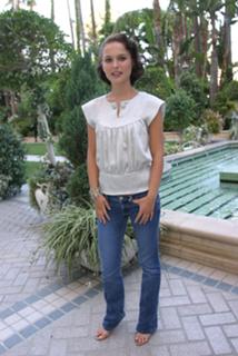 Natalie Portman feet photo thumbnail
