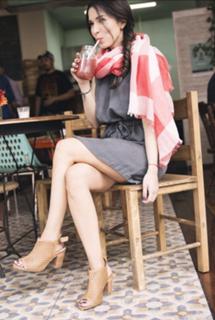 Laura González feet photo thumbnail