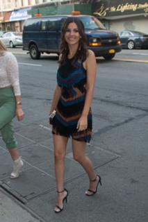 Victoria Justice feet photo thumbnail
