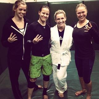 Ronda Rousey feet photo thumbnail