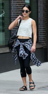 Vanessa Hudgens feet photo thumbnail