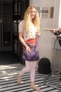Joss Stone feet photo thumbnail