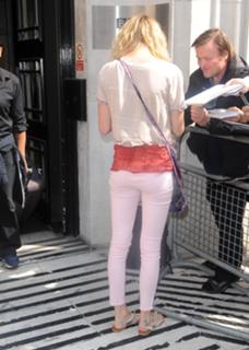 Joss Stone feet photo thumbnail