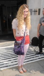 Joss Stone feet photo thumbnail