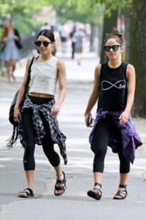 Vanessa Hudgens feet photo thumbnail