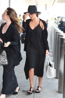Jessica Alba feet photo thumbnail