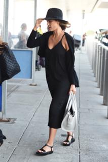 Jessica Alba feet photo thumbnail