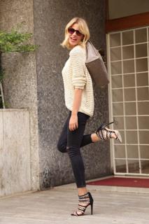 Alessia Marcuzzi feet photo thumbnail