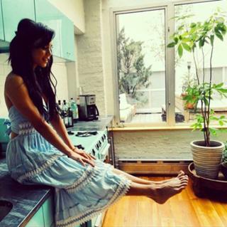 Vanessa Hudgens feet photo thumbnail